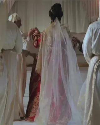 Mariée en caftan traditionnel