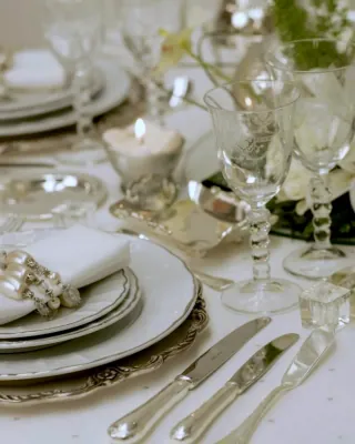 Couvert de nacre sur assiette