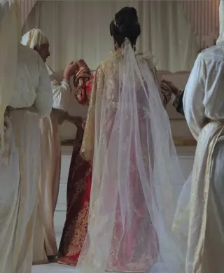 Mariée en caftan traditionnel